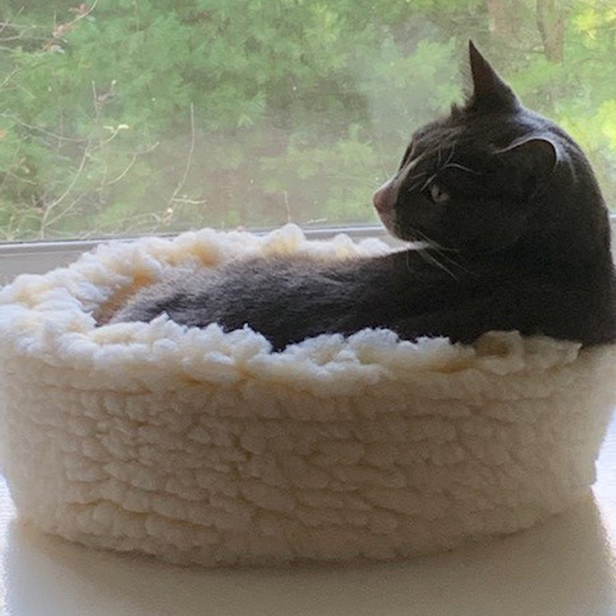 HuggleSnuggler Cat & Small Dog Bed